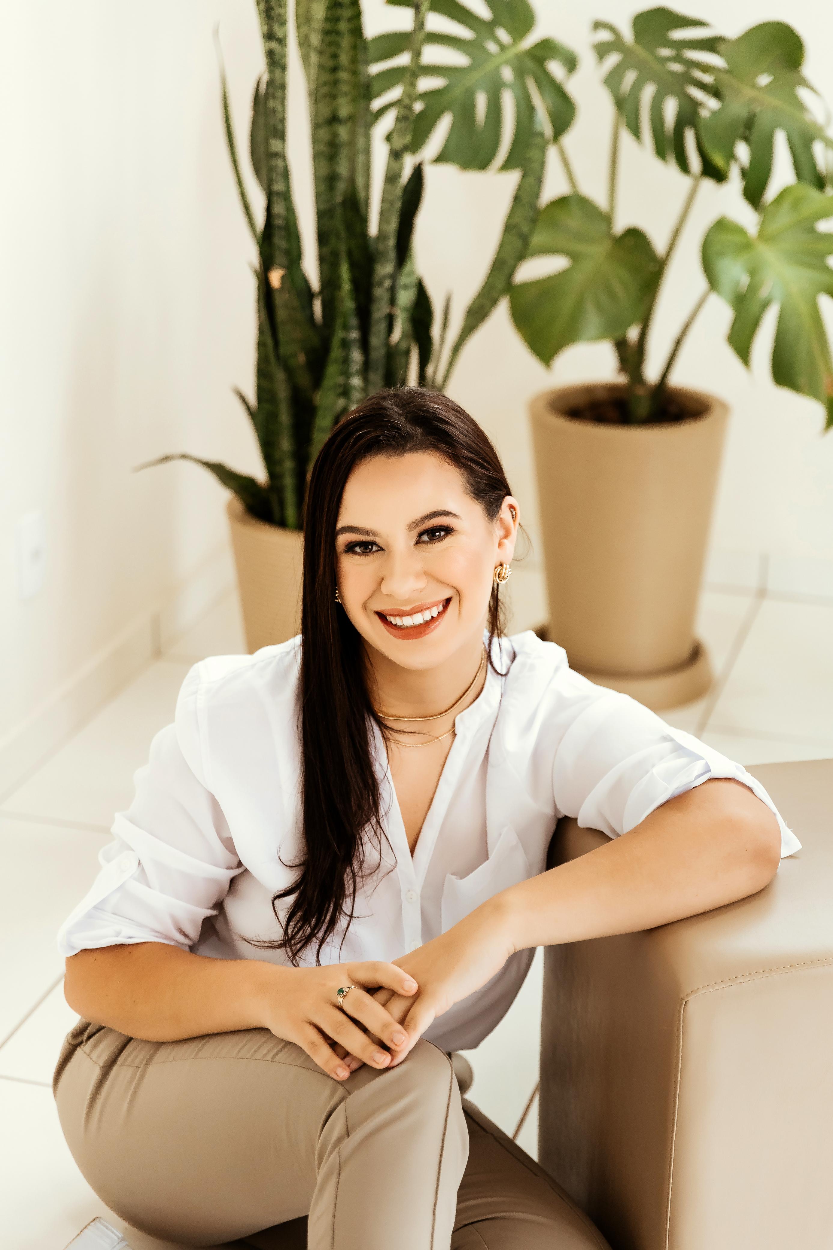 Evelym Garcia sorrindo e acolhedora com gestantes